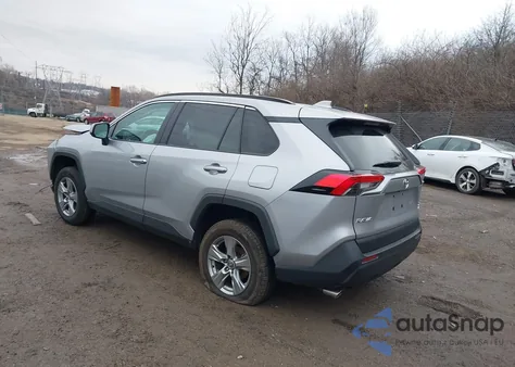 2024 Toyota Rav4 Xle z USA, uszkodzony, nr VIN 2T3P1RFV8RC447186